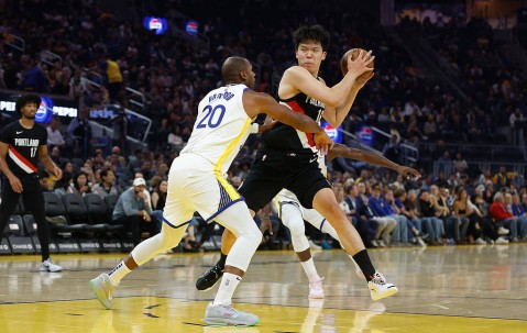 杨翰森数据：出战21分13秒6犯离场 首秀砍4分4板1助