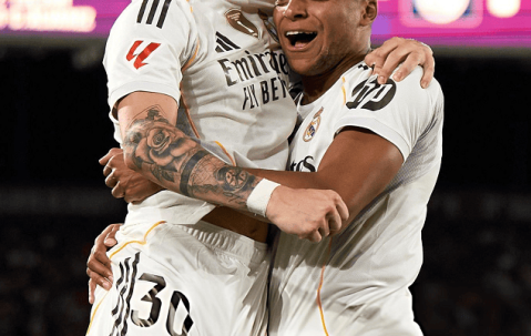 足坛一夜动态！利物浦造神迹，皇马4-1全胜领跑，AC米兰双杀莱切