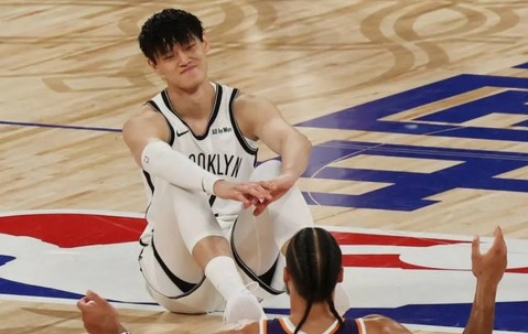 曾凡博谈篮网首秀：很幸运 受伤后能打高水平比赛