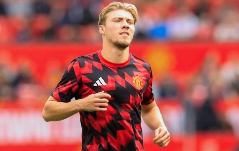 曼联磋商霍伊伦德转会条款，阿莫林暗示新援上位