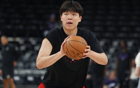 杨瀚森2分0板2犯霍乐迪27+8 开拓者险胜爵士