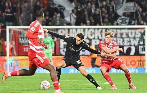 门兴0-3不敌柏林联合，夏季转会策略失误致德甲垫底