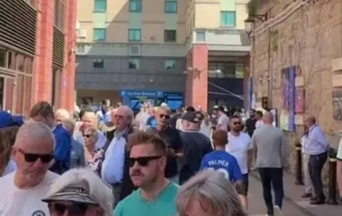 太阳报：切尔西手机APP票务系统瘫痪，数千球迷无法验票进场