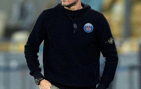 大巴黎不想当冤大头！4冠王功勋被下逐客令，恩里克对代替者满意