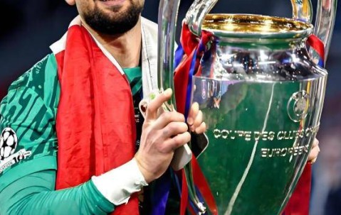 多纳鲁马再次转会！好聚好散，多纳鲁马在巴黎主场和球迷们告别