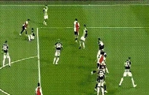 12补时输球！穆里尼奥球队欧冠首战折戟，重铸辉煌机会几何？