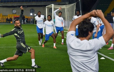 西甲经典对决：皇家马德里与巴塞罗那的世纪之战