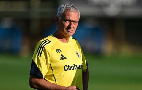 欧冠附加赛首回合：穆帅率队0-0与本菲卡握手言和