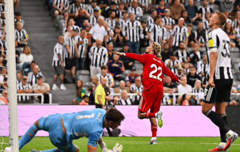 利物浦3-2纽卡神剧情！11打10+87分钟被追平 16岁小将100分钟绝杀